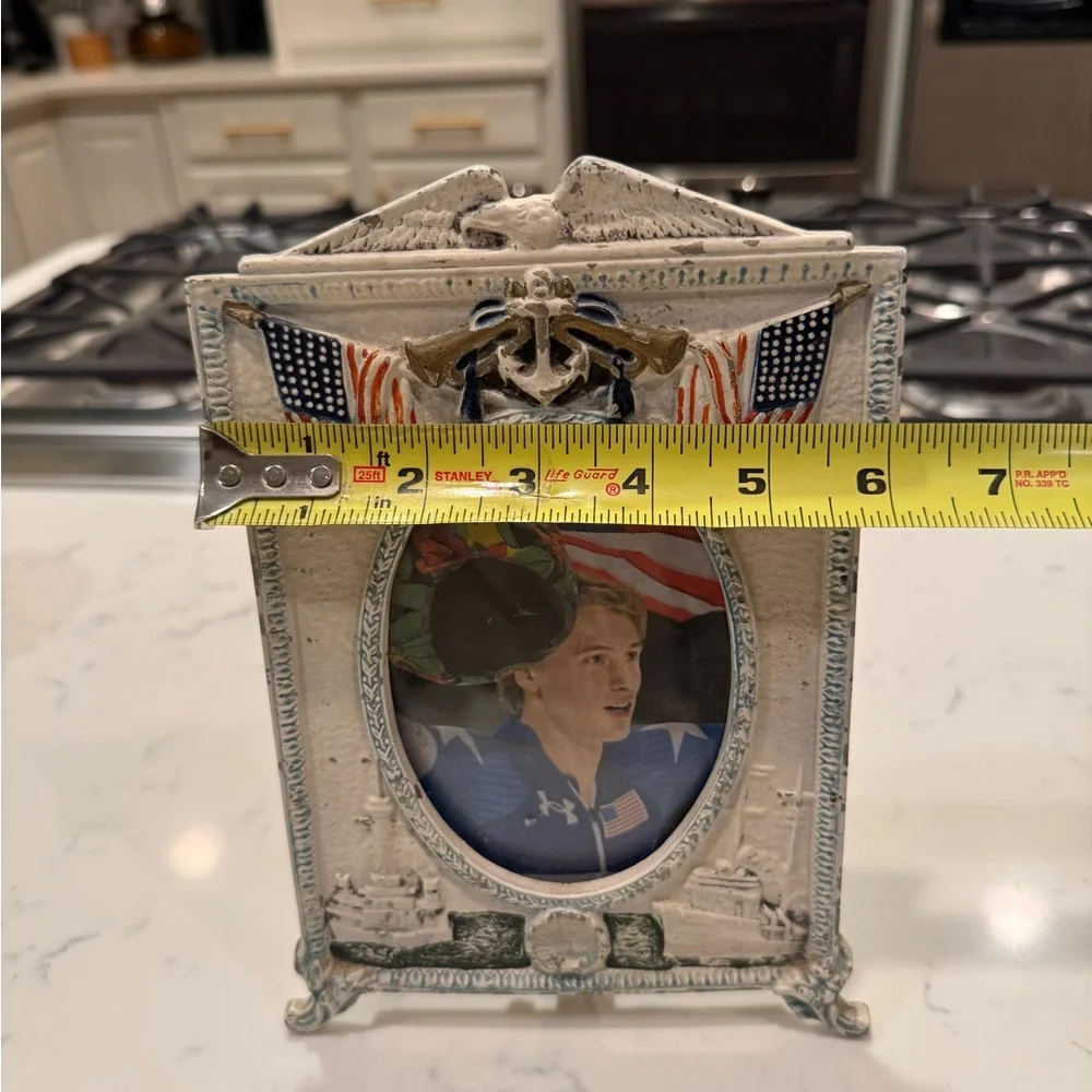 WWI U.S. NAVY PATRIOTIC CAST IRON MILITARY PICTURE FRAME EAGLES/SHIPS #883. VTG